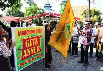 Wali Kota Bitung Maurits Mantiri saat melepas Ta'aruf Alkhairat