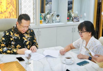 Bamsoet saat menandatangani nota kesepahaman pembangunan MOI IMI, di Jakarta, Selasa (7/11/23).