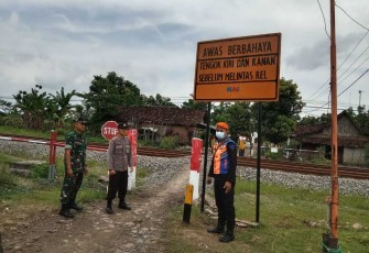 Patroli Perlintasan Kereta Api Tanpa Palang Pintu