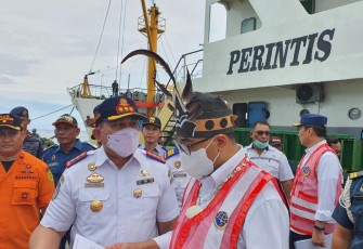 Menhub Budi Karya Sumadi saat mengunjungi pelabuhan di Pulau Enggano Provinsi Bengkulu, Sabtu (14/1)