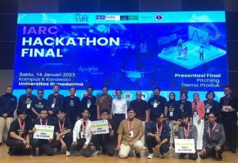Foto bersama para pemenang dan juri dalam Final Presentasi IARC Hackathon 2023 pada Sabtu, 14 Januari 2023 di Universitas Gunadarma, Kampus K Karawaci