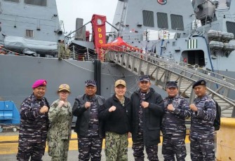 Foto bersama personel TNI AL dan US Navy Chaplain