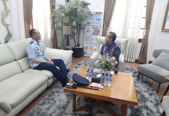 Danlanud Husein Sastranegara Kolonel Pnb Ardi Syahri saat silaturahmi ke walikota Bandung 