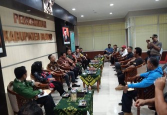 Wakil Bupati Blitar Rahmat Santoso Menerima Audiensi warga Desa Rejoso Kecamatan Binangun.