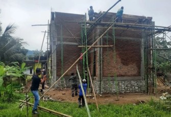 Gotong-royong bangun masjid di wilayah desa binaan 
