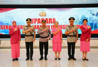 Kapolri Jenderal Listyo Sigit Prabowo foto bersama usai sertijab Irwasum Polri 