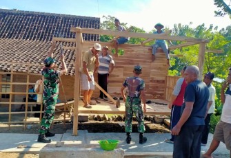 Bangun Pos Kamling wilayah desa binaan 