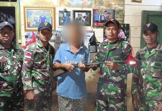 Penyerahan secara sukarela senpi rakitan warga perbatasan 