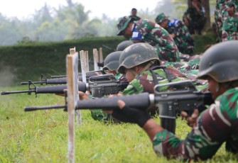 Latihan menembak prajurit Kodim 0104/Atim