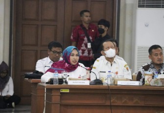 Wakil Bupati Blora Tri Yuli Setyowati menyampaikan kepada Gubernur Jawa Tengah agar perbaikan jalan ditangani dengan skema Inpres.