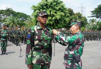 Dankodiklatal Letjen TNI (Mar) Suhartono saat membuka pendidikan