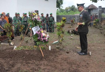 Pemakaman militer personel Kodim 0807/Tulungagung 
