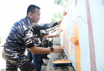 Danlanal Banten Kolonel Dedi Komarudin saat launching kampung tematik di kelurahan Tamansari, Kota Cilegon