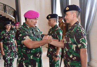 Gubernur AAL Mayjen TNI (Mar) Endi Supardi saat sertijab