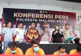 Kapolresta Malang Kota Kombes Pol Budi Hermanto saat konferensi pers, Jum'at (12/5)