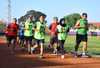 Tes Garjas personel Korem 081/DSJ di stadion Wilis Kota Madiun, Senin (15/5)