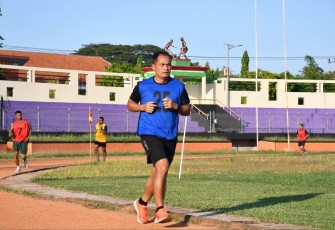 Dandim 0801/Pacitan Letkol Inf Roliyanto saat test garjas di stadion Wilis, Madiun, Selasa (16/5)