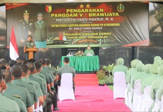 Pangdam V Brawijaya Mayjen TNI Farid Makruf saat memberikan pengarahan di Kodim 0806/Trenggalek 