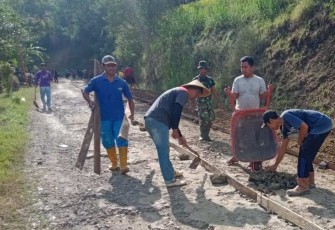 Pengecoran jalan desa wilayah binaan 