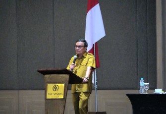 Walikota Bitung saat memberikan paparannya selaku narasumber pada kegiatan Rembuk Pendidikan Daerah