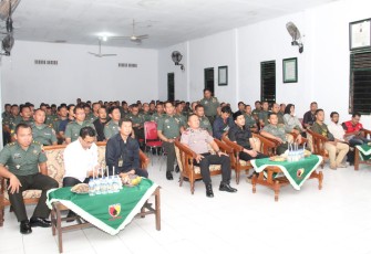 Nobar Kasad Award di aula Makodim 0806 Trenggalek, Senin (10/7)