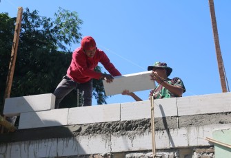 Wujud Kemanunggalan TNI-Rakyat dalam TMMD ke 117 Kodim 0803/Madiun, Kamis (20/7)