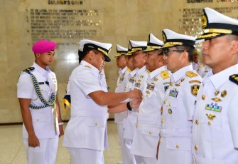 Kasal Laksamana TNI Muhammad Ali saat sertijab di Jakarta, Kamis (20/7)