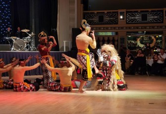 Pentas budaya satgas KJK TNI AL di Skotlandia 