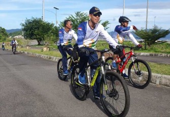 Danlanudal Sabang Mayor Laut (P) Nasrulloh gowes bersama prajuritnya 