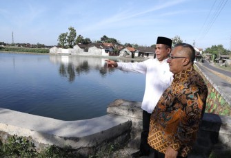 Wamendes PDTT Paiman Raharjo Meninjau lokasi Embung Gemblegan di Kec. Kalikotes Kab. Klaten, Jum'at (28/7)