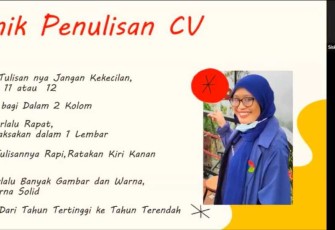 Siska Puspa Sari memaparkan teknik penulisan CV pada lulusan Universitas Pertamina pada gelaran seminar program Lulusan Merah Putih