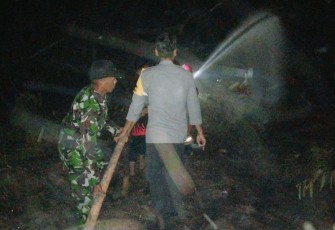 Pemadaman lokasi lahan gambut di Awang Desa Teluk Masjid Kabupaten Balangan