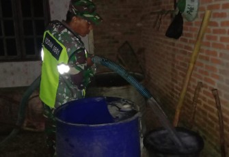 Serda Faizal distribusikan bantuan air bersih di wilayah binaan, Rabu (9/8)