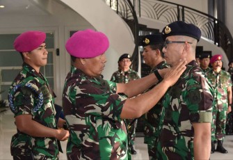 Gubernur AAL Mayjen TNI (Mar) Endi Supardi saat sertijab Wagub AAL di Surabaya, Jum'at (11/8)