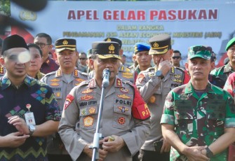 Kapolda Jateng Irjen Pol Ahmad Luthfi saat memberikan keterangan pers, Selasa (15/8)