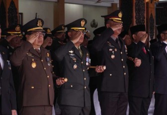 Dandim 0801/Pacitan Letkol Inf Roliyanto  saat upacara HUT Kemerdekaan RI ke 78, Kamis (17/8)