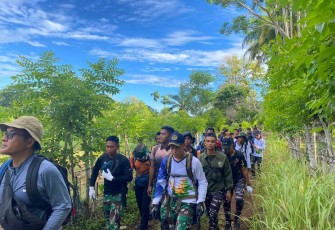 Prajurit Lanudal Sabang bina fisik dengan naik gunung, Senin (28/8)