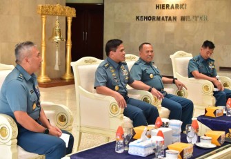 Kasal Laksamana TNI Muhammad Ali saat memberikan pengarahan di Jakarta, Selasa (29/8)