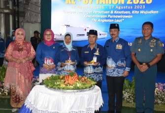 Syukuran HUT ke 37 PPAL di geladak KRI dr. Soeharso-990, Rabu (30/8)