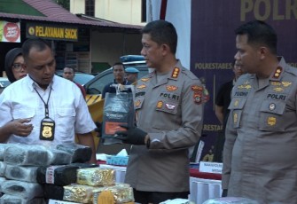Kapolrestabes Medan Kombes Valentino Alfa Tatareda saat konferensi pers, Kamis (31/8)