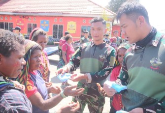 Bibit sayur mayur Satgas YPR 330 Tri Dharma untuk masyarakat, Sabtu (16/9)