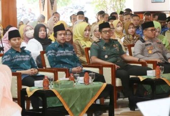 Dandim 0806/Trenggalek Letkol Kav Peddy Adi Prasetyo hadiri peringatan maulid, Selasa (26/9)