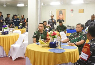 Kunjungan Panglima TNI di KRI RJW-992