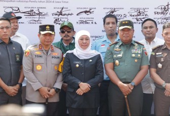 Kapolda Jatim Irjen Pol Dr Toni Harmanto bersama Forkopimda Jatim Gelar Deklarasi Damai, Selasa (17/10)