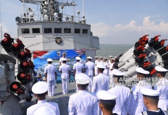 Komandan KRI Sultan Nuku-373 dan KRI Lambung Mangkurat-374 Resmi Diserahterimakan 