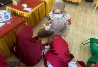 PNS Polda Sultra Berikan Santunan dan Layanan Kesehatan Kepada Panti Asuhan Shabri Kendari 