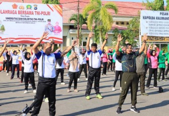 Olahraga bersama TNI Polri di Mapolres HSU, Jum'at (27/10)