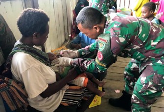 Posyandu balita Satgas Yonif 310/KK di kampung Somografi Distrik Web Kabupaten Pegunungan Bintang, Papua, Rabu (15/11)