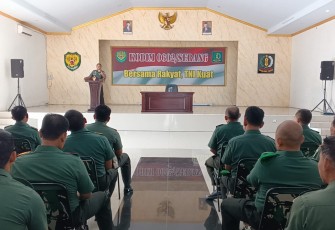 Dandim 0602/Serang Letkol Inf Mulyo Junaidi saat memberikan pengarahan, Senin (18/12)