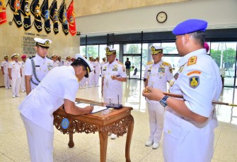 Kasal Laksamana TNI Muhammad Ali saat sertijab Asops KASAL di Jakarta, Jum'at (22/12)